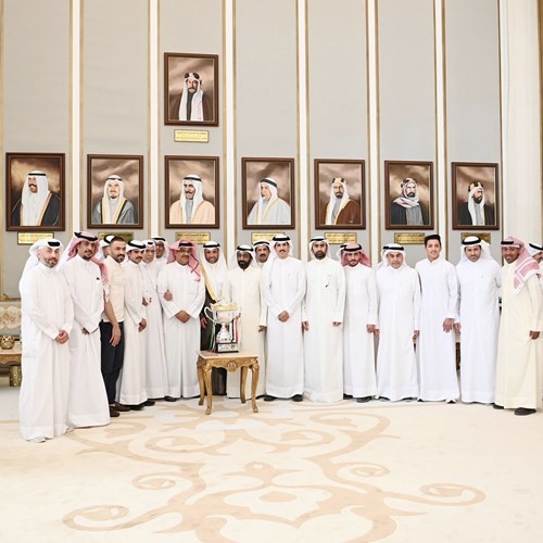 الرئيس الغانم متوسطا وفد نادي النصر