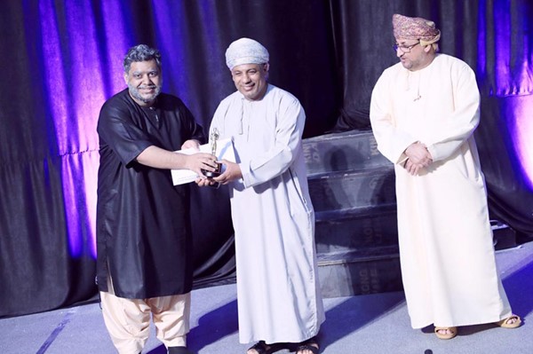 تكريم الفائزين بجوائز مهرجان جامعة صحار المسرحي العاشر