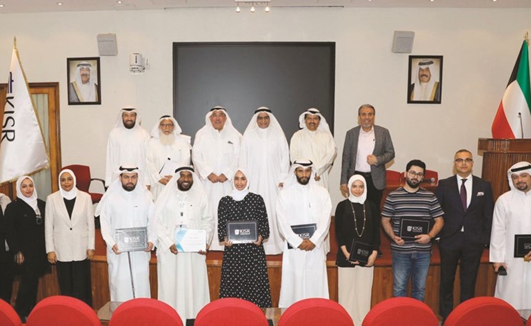 صورة جماعية للمشاركين في البرنامج