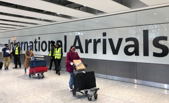 تحذير للبريطانيين من طوابير طويلة بالمطارات في عطلة عيد القيامة