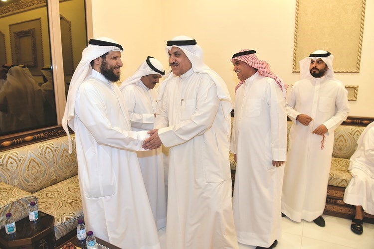 فايز الجمهور أثناء الاستقبال