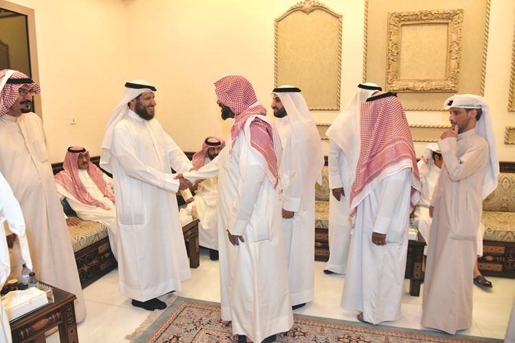 الجمهور خلال استقباله المباركين بالشهر الفضيل