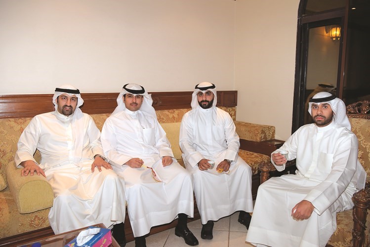 عبدالكريم السريع وخالد السريع مع المهنئين