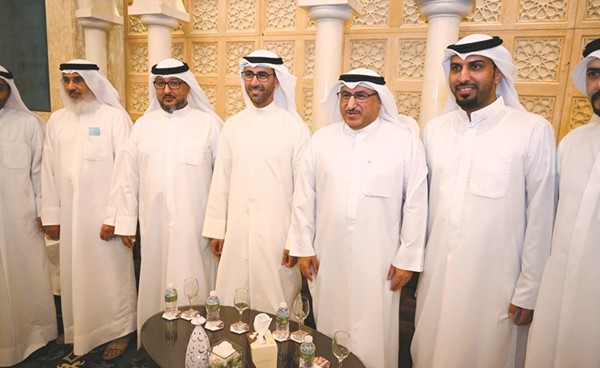 د.محمد الفارس والشيخ نواف سعود الصباح ومحمد العتيبي وعدد من قيادات القطاع النفطي