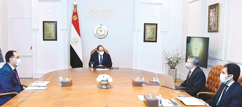 جانب من اجتماع الرئيس عبدالفتاح السيسي امس مع د.مصطفى مدبولي رئيس مجلس الوزراء والفريق أسامة ربيع رئيس هيئة قناة السويس
