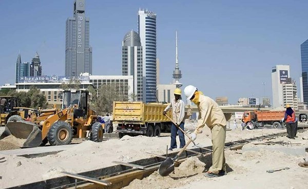 «الشال»: انخفاض أعداد العمالة إلى 2.4 مليون عامل بالكويت بنهاية 2021