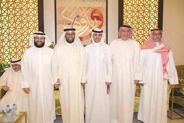 عبدالله فهاد وعمار العجمي يهنئان