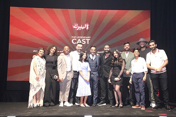 أبطال عمل مسرحية السيرك