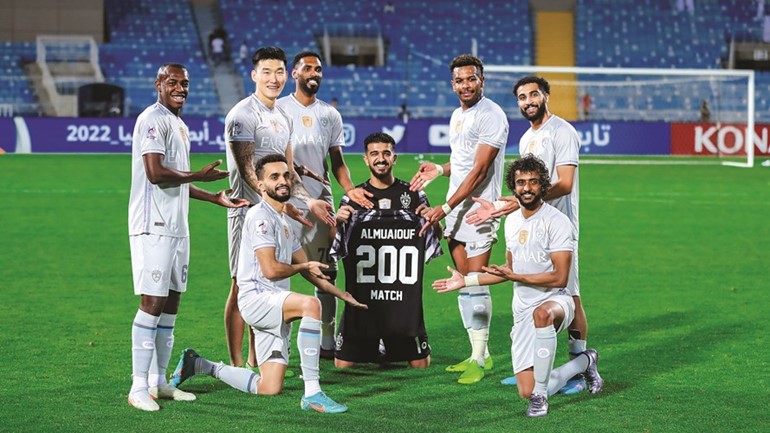 حارس الهلال عبدالله المعيوف يحتفل بـ 200 مباراة رفقة زعيم آسيا