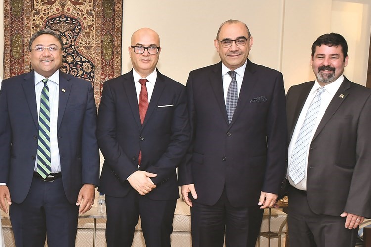 نائب السفيرة الكندية والسفير العراقي والسفير التونسي والسفير الهندي