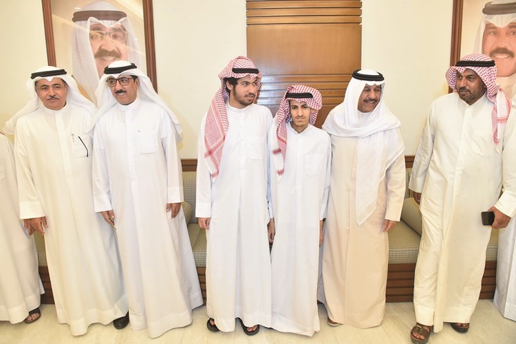 حمد الهرشاني بين المباركين والمهنئين