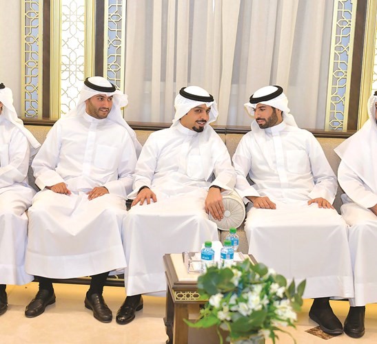 الشيخ عبدالعزيز جابر الأحمد وأحمد المطيري والشيخ ناصر جابر الأحمد