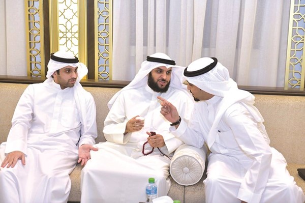 محمد البراك متوسطا أحمد وعلي المطيري