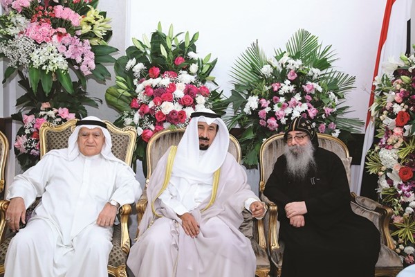 الشيخ علي الجابر قدم التهاني للقمص بيجول بمناسبة عيد القيامة	(ريليش كومار)