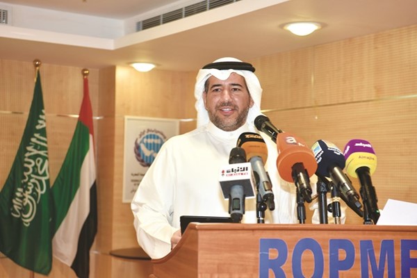 الشيخ عبدالله الأحمد متحدثا