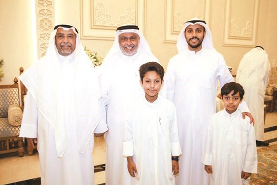خالد الخميس وبدر العناز وأولاده