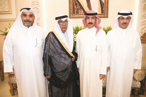 مبارك العرو وعادل الماجد وأحمد العتيبي مع حمد العناز