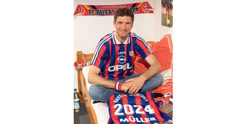 Muller extends contract with Bayern Munich