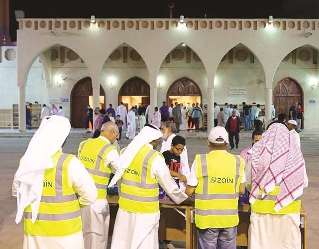 زين ضيفت المصلين خلال صلاة القيام