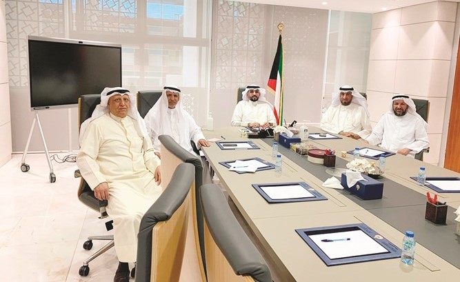 عبدالعزيز شعيب خلال اللقاء مع رئيس وأعضاء اتحاد الجمعيات والمبرات الخيرية الجديد
