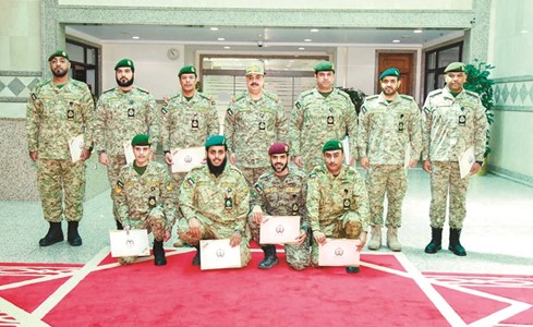 الحرس الوطني احتفل بتخريج دورة المشاة المتقدمة للضباط