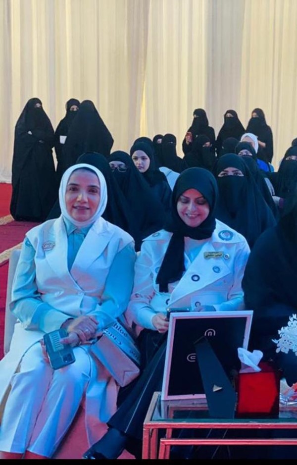 دشتي: مدرسة رزينه تُدشن الدليل المدرسي لأعمال ومهام الهيئيتين التعليمية والإدارية