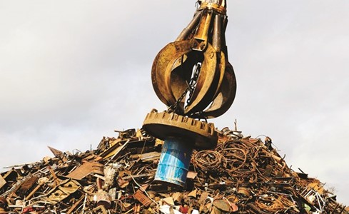 تصدير النفايات للخارج يُهدد المصانع الكويتية بالتوقف