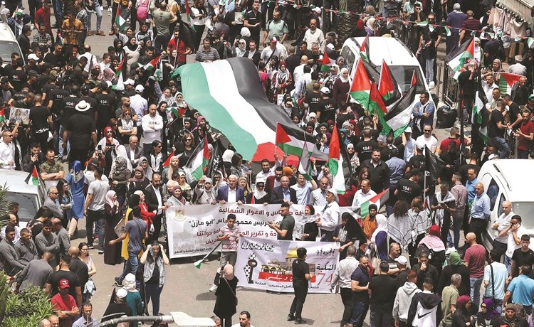 مظاهرات فلسطينية حاشدة أحيت ذكرى النكبة في رام الله بالضفة الغربية المحتلة امس	(أ.ف.پ)