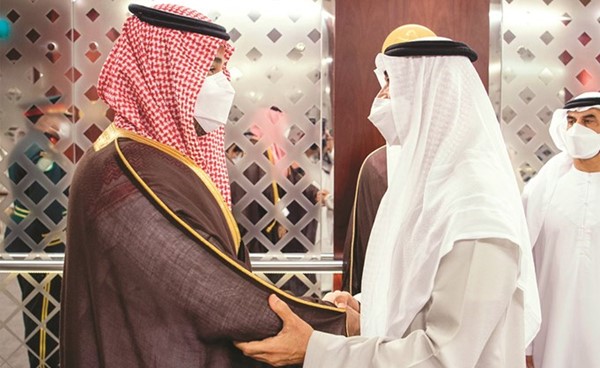 صاحب السمو الشيخ محمد بن زايد رئيس الإمارات يتلقى العزاء من صاحب السمو الملكي الأمير محمد بن سلمان