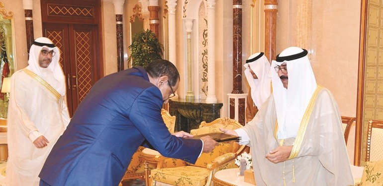 سمو نائب الأمير يتسلم أوراق اعتماد سفير مالي
