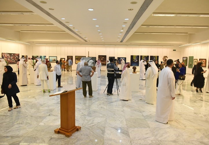 «الوطني للثقافة» ينظم معرض «هامات ورؤى تشكيلية» بمشاركة 25 فناناً