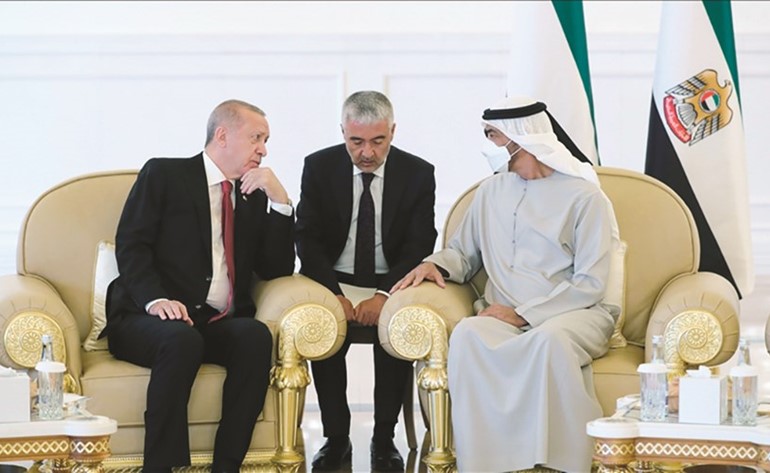 صاحب السمو الشيخ محمد بن زايد رئيس الإمارات مستقبلا نظيره التركي رجب طيب أردوغان	(الأناضول)