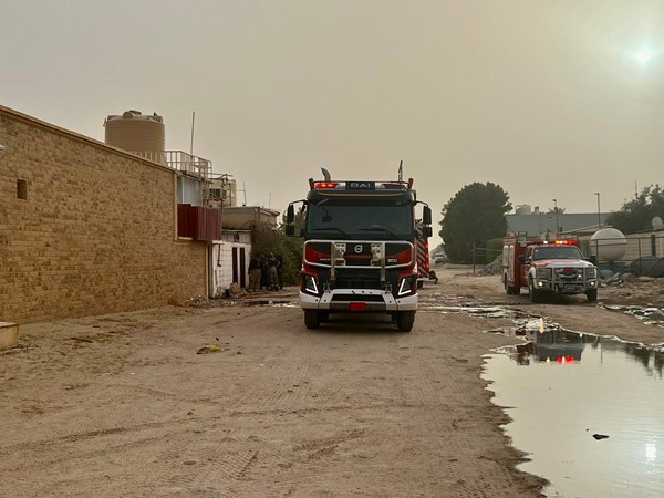 إخماد حريق مخزن في جاخور بمنطقة الهجن