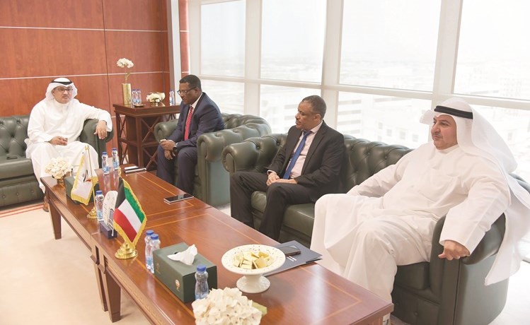 المستشار جمال الجلاوي خلال اللقاء مع وزير العمل الإثيوبي