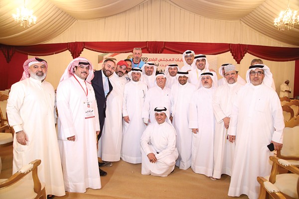 عبدالله شمساه متوسطا مؤيديه