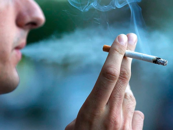 أسعار السجائر تنخفض بالكويت.. بعد زيادة الإقبال على «الإلكترونية»