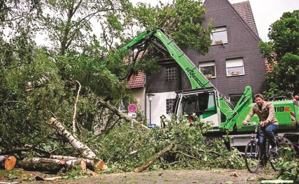 قتيل ونحو 60 جريحاً جراء العاصفة في ألمانيا