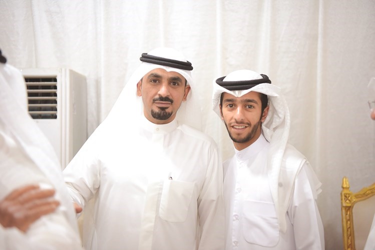  ومع أحد المهنئين