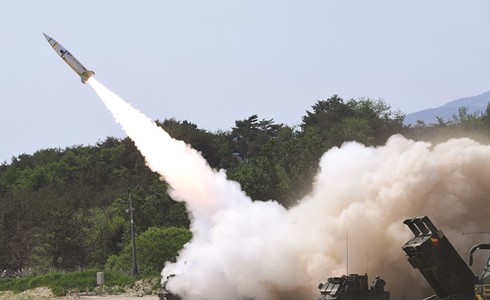 إطلاق 3 صواريخ بالستية من بيونغ يانغ يضع قوات واشنطن وسيئول في حالة تأهب