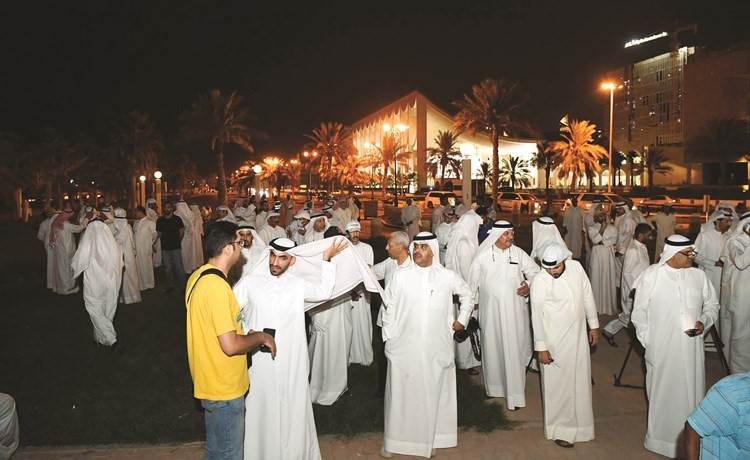 جانب من الحضور في تجمع ساحة الإرادة أمس	 (قاسم باشا)