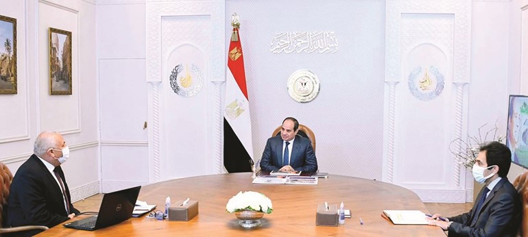 جانب من اجتماع الرئيس عبدالفتاح السيسي امس مع اللواء محمد الزملوط محافظ الوادي الجديد