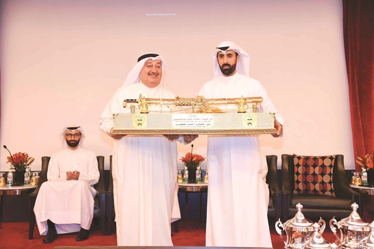 مشاري الظفيري وهدية خاصة إلى عماد بوخمسين