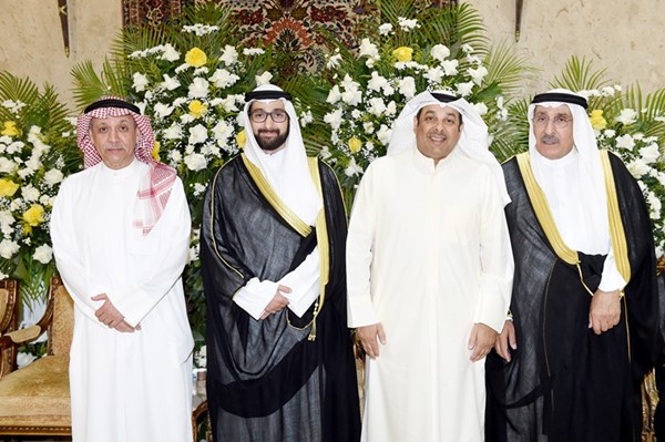 د.يعقوب الصانع مباركا للمعرس أسامة الجسار ووالده م.أحمد الجسار