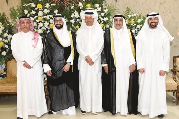 علي الخليفي يبارك للمعرس أسامة ووالده م.أحمد الجسار وشقيقه د.محمد الجسار