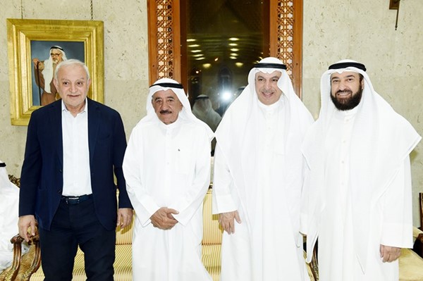 د.علي العمير وفيصل الشايع والفريق م.جاسم المنصوري ود.بدر العيسى	(متين غوزال)