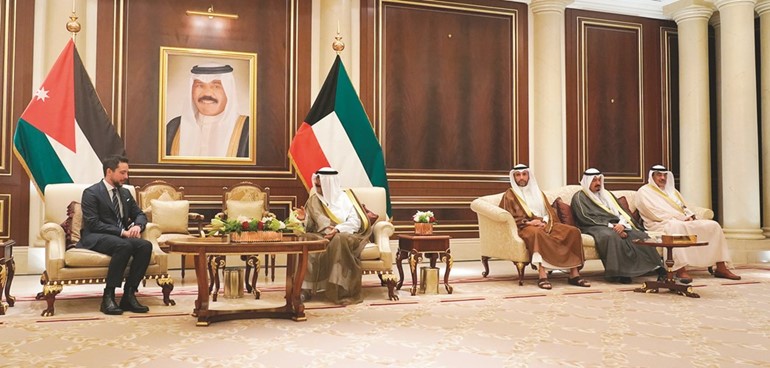 سمو ولي العهد الشيخ مشعل الأحمد وصاحب السمو الملكي الأمير الحسين بن عبدالله الثاني ومرزوق الغانم والشيخ أحمد العبدالله وسمو الشيخ صباح الخالد