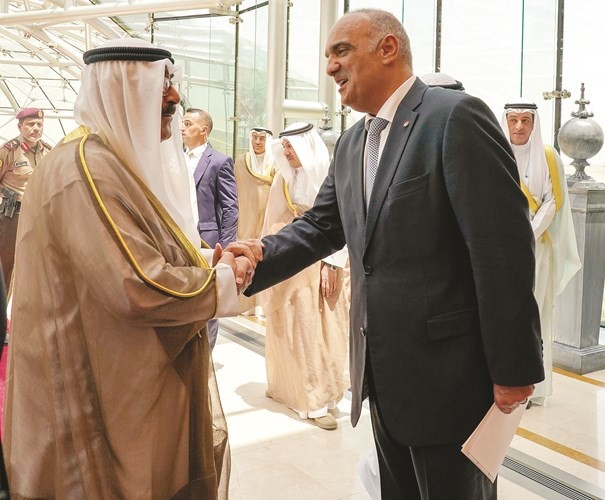 سمو ولي العهد الشيخ مشعل الأحمد مرحبا برئيس الوزراء الأردني د.بشر الخصاونة