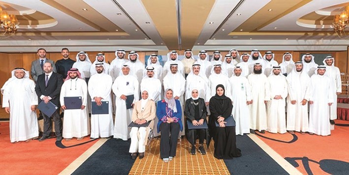 صورة جماعية لخريجي الدفعة الثالثة من البرنامج