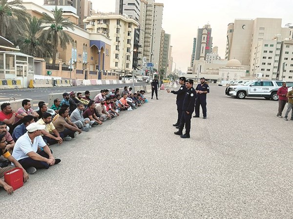 المخالفون يحالون إلى الإبعاد بعد التأكد من انتهاء إقاماتهم داخل البلاد