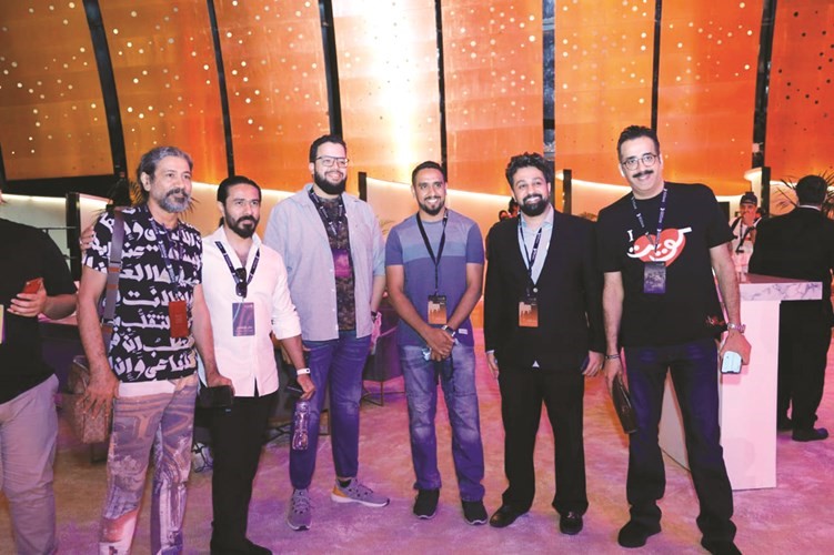 مدير المهرجان أحمد الملا مع صناع فيلم زبانية والفنان تركي الكريديس والزميل بشار جاسم